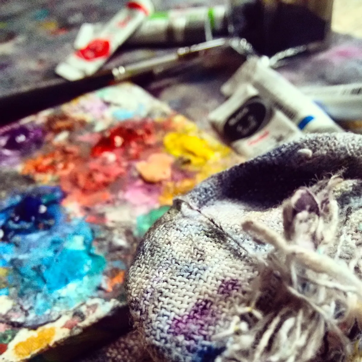 aquarela, pintura, tinta aquarela, pintura aquarela, contos, crônicas, contos de romance, contos de terror, dotwork, desenho, desenho dotwork, penas, penas aquarela, tatuagem de penas, tatuagem de penas aquarela, pintura com aquarela, girassol aquarela, girassol,